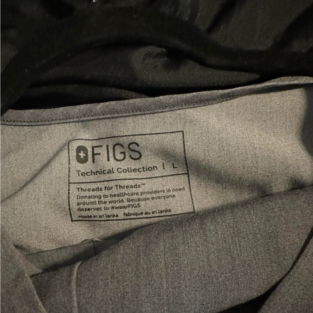 Figs Women's Scrub Top - Black and Gray
